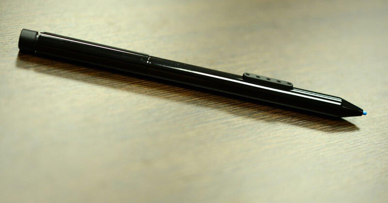 Der Stift ist bereits im Lieferumfang enthalten. (Bild: Microsoft)