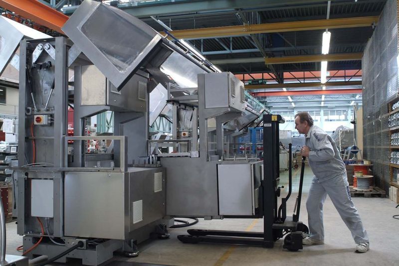 Seit über 15 Jahren konzentriert sich Mikron auf den Bau von Hochgeschwindigkeits-Montageanlagen mit standardisierten Modulen. Bei der aktuellen G05-Plattform lassen sich einzelne Module einfach austauschen oder erweitern.  Bild: Mikron (Archiv: Vogel Business Media)