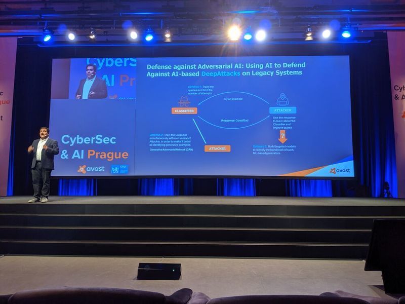 Rajarshi Gupta, Head of AI von Avast, stellte Möglichkeiten vor, wie KI gegen Angriffe besser geschützt werden kann. (Oliver Schonschek)