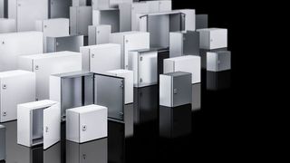 Vielfalt: Lackiertes Stahlblech oder Edelstahl in zahlreichen Größen – sowohl der AX als auch der KX sind in vielen Varianten ab Lager lieferbar. Den neuen AX gibt es beispielsweise in etwa 40 verschiedenen Abmessungen. (Rittal)