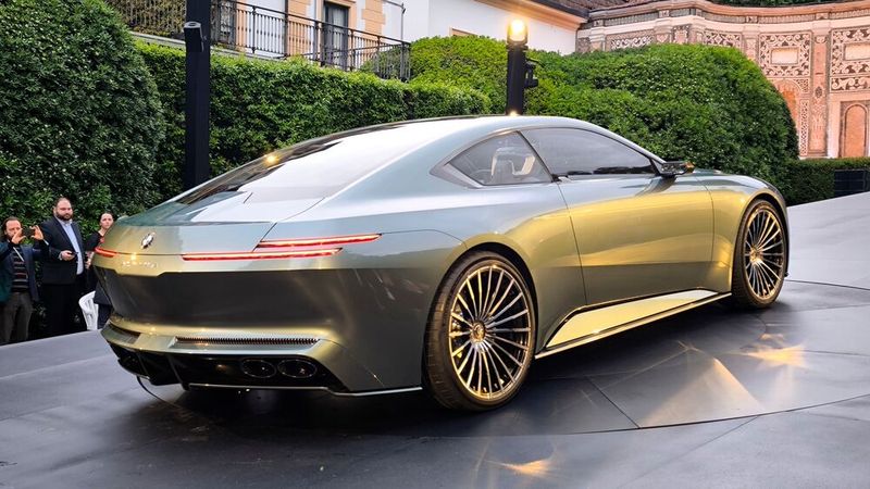 Zu den Alpina-Zitaten gehören unter anderem die 20-Speichen-Leichtmetallräder, die hinten auf stolze 23 Zoll Durchmesser kommen. (Bild: SP-X/Mario Hommen)