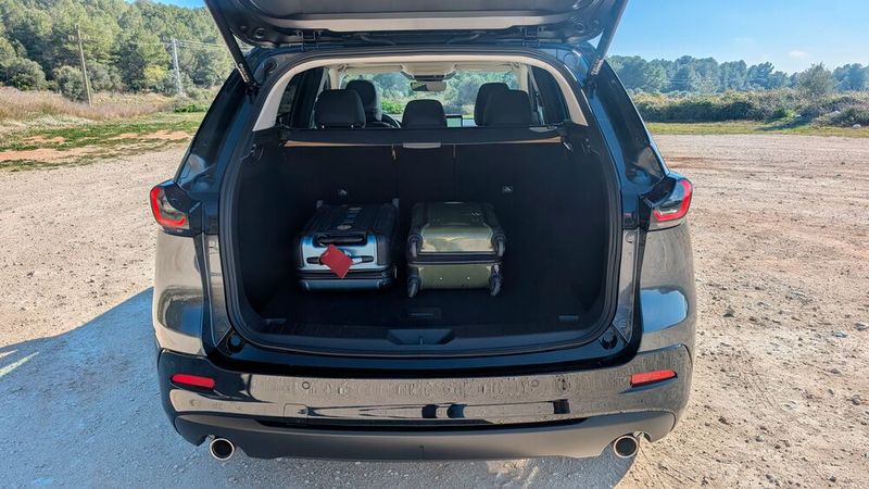 Der mit 583 Litern großzügig dimensionierte Kofferraum zählt zu den Stärken des neuen CX-5. (Bild: Mauritz – VCG)