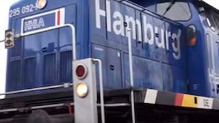 Wie kann man im Hafenbetrieb nachhaltiger rangieren, wenn keine Oberleitungen existieren, sondern die Rangierloks auf Diesel angewiesen sind? Forscher aus Bremerhaven haben das mal mit Partnern unter die Lupe genommen ... (Bild: HHLA)