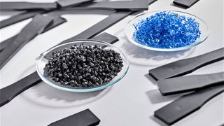 Covestro kooperiert mit dem Recyclingspezialist Carbonxt. Der Grund ist, dass Covestro die Reststoffe, die bei der Fertigung von endlosfaserverstärkten Polycarbonat-Composites (CFRTP) anfallen, sinnvoll wiederverwerten will. (Covestro)