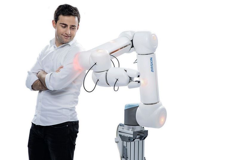 Airskin gewährleistet die sichere Zusammenarbeit zwischen Mensch und Maschine.   (Blue Danube Robotics)