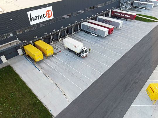 Leogistics sorgt mit seiner Software für hohe Transparenz im Wareneingang. Es sind keine aufwendigen „manuellen“ Absprachen mehr mit Zulieferern nötig. Leogistics sorgt mit seiner Software für hohe Transparenz im Wareneingang. Es sind keine aufwendigen „manuellen“ Absprachen mehr mit Zulieferern nötig.