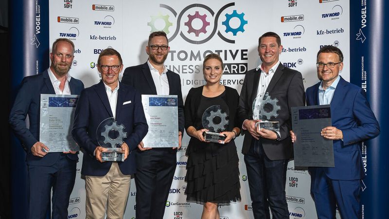 Die drei Sieger des Automotive Business Awards 2022 dürfen im nächsten Jahr nicht mehr antreten. Gute Chancen also für neue Bewerber! Die drei Sieger des Automotive Business Awards 2022 dürfen im nächsten Jahr nicht mehr antreten. Gute Chancen also für neue Bewerber!