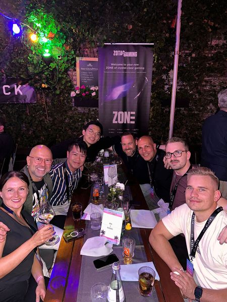 Das Motto der ZOTAC-Bande ist nicht nur „Do you want to game with me?“, sondern auch „Do you want to party with us?“ (Bild: Vogel IT-Medien GmbH)