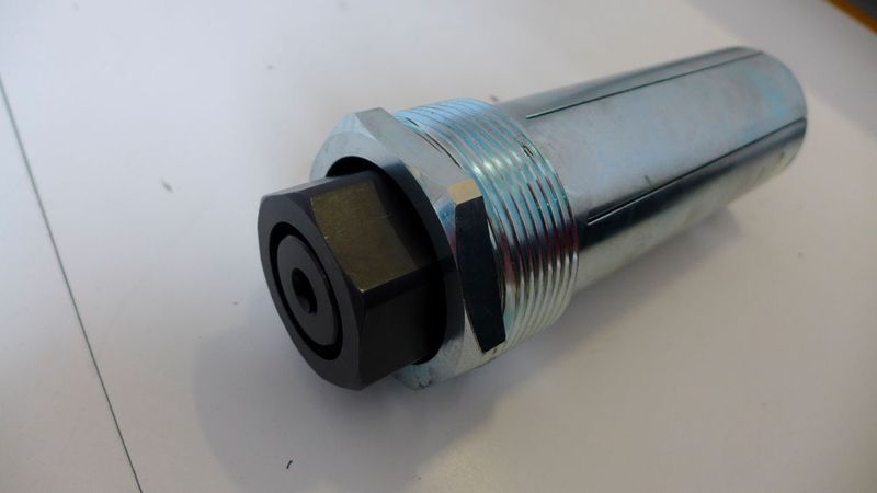 Neuartiger Spreizbolzen zur gleichzeitigen kraft- und formschlüssigen Verbindung (Hytorc Seis)