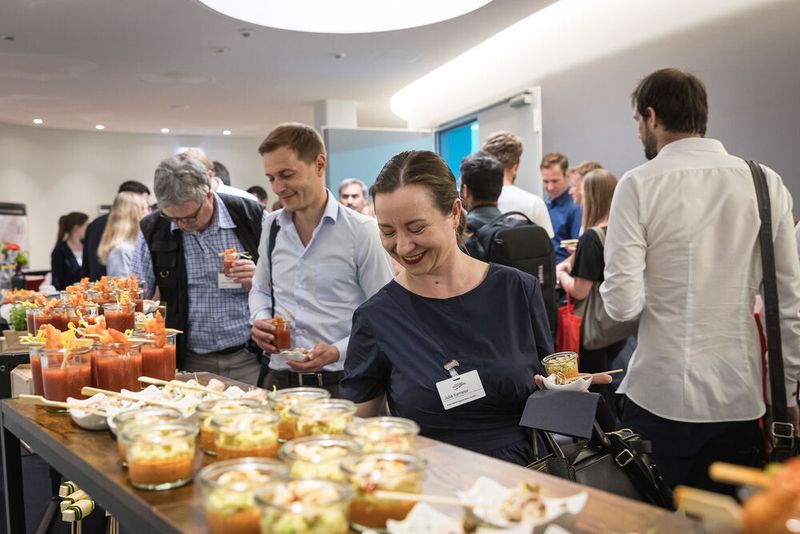 Anwenderkongress Steckverbinder 2023: Tag 1 mit Basisseminaren, Podiumsdiskussion und Posterslam. (Bild: Stefan Bausewein)