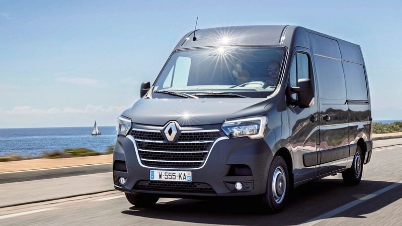 Den Master gibt es bereits als BEV-Variante – jetzt sind auch Verbrenner-Modelle über einen Umrüst-Bausatz elektrifizierbar.(Bild:  Renault)