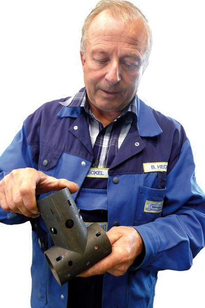 So gar nicht der „Big-Boss“: Bernd Heckel, Gründer und Inhaber des Unternehmens Metallbau Heckel mit aktuell 30 Mitarbeitern; im „Blaumann“ bleibt er seiner Profess Schlossermeister treu. (Archiv: Vogel Business Media)