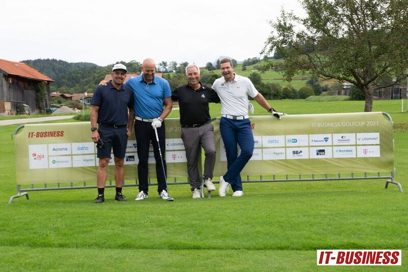 Es geht los an Tee1 – unser Sportler Flight, von links Ricco Groß, Tobias Schiegl, Herbert Fritzenwenger und Johannes Lochner (Stephan Dietl)