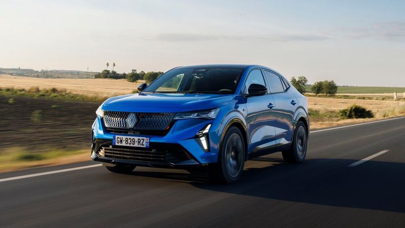 Die Front des Renault Rafale wirkt angriffslustig. (Bild: Renault)