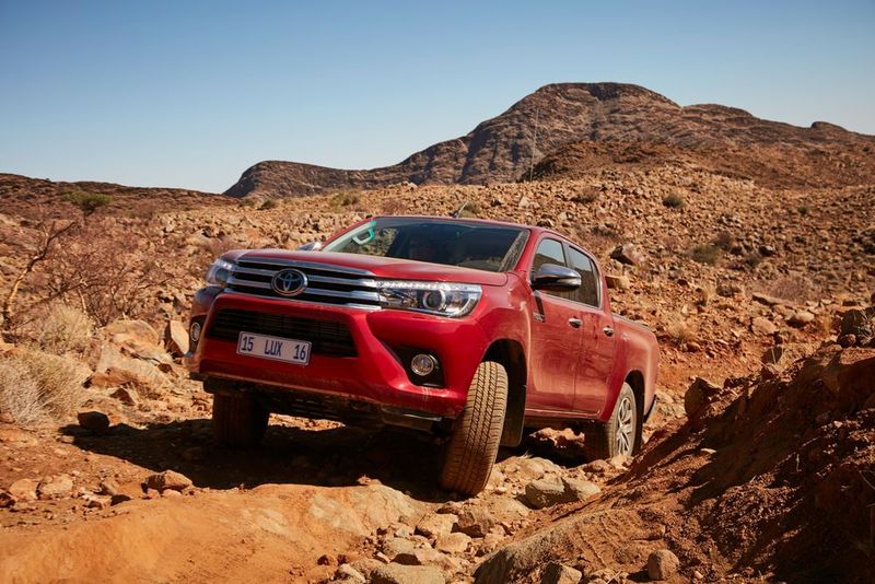 Im südwestlichen Afrika, wo man den Toyota Hilux gefühlt in etwa so häfufig antrifft wie in Deutschland den Opel Astra, kann der Kraxler mal zeigen, was er wirklich draufhat. (Toyota)
