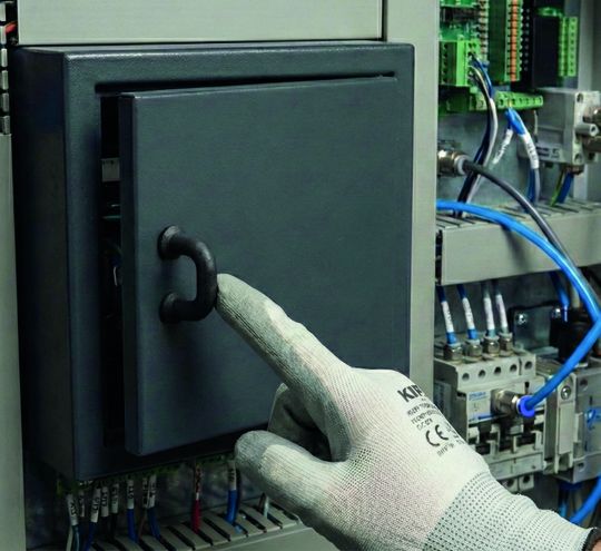 Mit vier neuen Fingergriff-Serien in Aluminium, Edelstahl, Stahl und Kunststoff schafft Kipp eine einheitliche, materialübergreifende Lösung.(Bild:  Kipp)