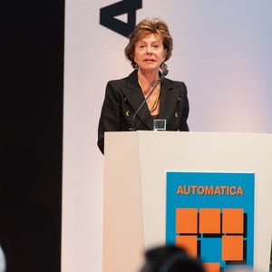 Die Vizepräsidentin der europäischen Kommission Neelie Kroes: "Die Robotik-Revolution passiert genau jetzt. Wir sollten ihr nicht folgen, sondern sie anführen."