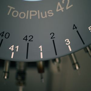 Das Werkzeugmagazin ToolPlus für die Fanuc Robodrill ermöglicht den Einsatz von 42 Werkzeugen.