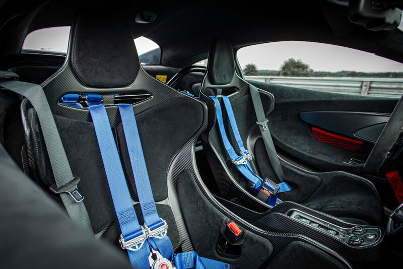 Die Carbon-Schalensitze halten die Insassen perfekt in Position. (McLaren)