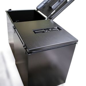Im Staukasten werden verschiedene Materialien verarbeitet. Die Auswahl der geeigneten Werkstoffe und Technologien wurde im Vorfeld in Versuchsreihen ermittelt. 