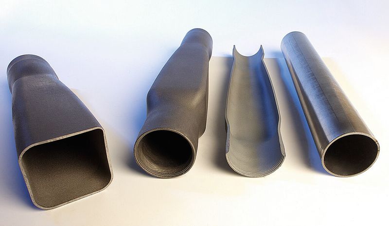 Beispiele von warmumgeformten Bauteilen aus höchstfesten Stählen. (Bild: IWU)