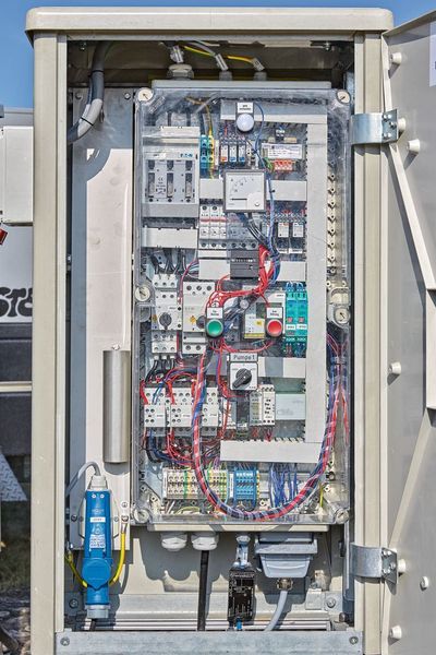 Leistungsteil für die Einpumpensteuerung (Phoenix Contact)