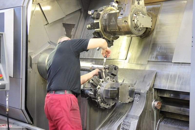 Betriebsbesichtigung Kroenert GmbH & Co. KG und ZAE Antriebssysteme (Bild: Königsreuther)