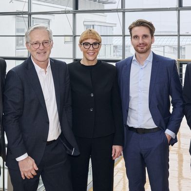 Haben ihre Zusammenarbeit vereinbart (v.l.n.r.): Dr. Reinhard Pfeiffer (Co-CEO Messe München), Matthias Meierhofer (Vorstandsvorsitzender des bvitg), Dagmar Brandenstein (Geschäftsführerin bvitg Service GmbH), Sascha Raddatz (Hauptgeschäftsführer des bvit), und Stefan Rummel (Co-CEO Messe München).  (Bild: Messe München)