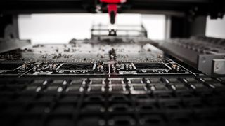 Laser- und Videoprojektionssysteme haben sich als unerlässliche Werkzeuge in der modernen Automobilproduktion etabliert.  (Bild: frei lizenziert/Louis Read)