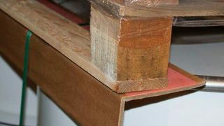 Der Safetygrip Kantenschutz aus Vollpappe soll das Packgut schützen und schafft gleichzeitig eine rutschhemmende Auflage. (Bild: Nordpack)