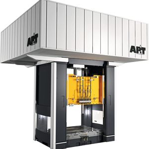 Servomotoren regeln die Hydraulik dieser neuen Presse von AP&T.