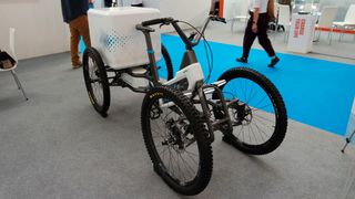 Mit dem „Heflow“ hat die Firma Axeflow ein außergewöhnliches Cargobike-Konzept auf der Eurobike vorgestellt. (Bild: sp-x / Mario Hommen)