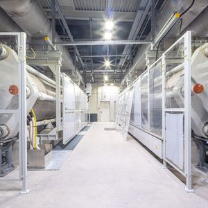 Sunfires Druck-Alkali-Elektrolyseure sind ein wesentlicher Bestandteil der Anlage.(Bild:  RWE)