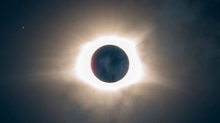 Wie der Mond bei der Eklipse die Sonne überlagert, möchte die Eclipse Foundation mit ihrem Open-Source-Angebot die „embedded“-Szenerie überlagern. (Bild: Bild von bdabney auf Pixabay)
