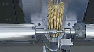 Blick in den Arbeitsraum: Der große Achsabstand mit bis zu 130 mm sowie ein Fräskopf mit 28 kW Leistung sorgen für Flexibilität und Effizienz. (Emag)