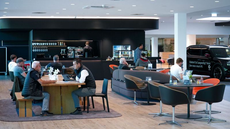 Die extern bewirtschaftete Kestenholz Lounge bietet gastronomischen Service. (Bild: Kestenholz)