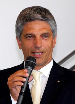 Strahlt Sicherheit aus: Dr. Armin Zitzmann, Vorstandsvorsitzender Nürnberger Versicherung. (Archiv: Vogel Business Media)