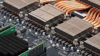 Die IPU-Machine M2000 von Graphcore mit den eigenen Colossus-GC20-Prozessoren ist speziell für Künstliche Intelligenz (KI) und Maschinelles Lernen entwickelt. Gemeinsam mit Partnern will der Hersteller seine Systeme flächendeckend vertreiben. (Graphcore)