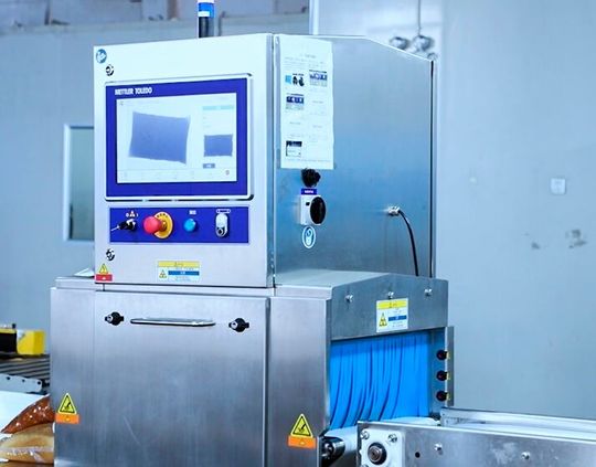Das X12-System prüft pharmazeutische Verpackungen auf Vollständigkeit und erkennt fehlende oder beschädigte Produkte.(Bild:  Mettler Toledo)