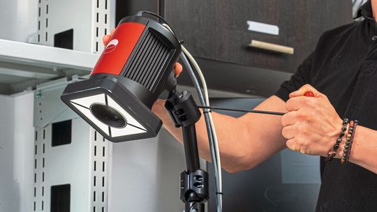 Kunststoffhersteller können mit Inspekto S70 eine zuverlässige automatisierte Qualitätssicherung selbst einrichten und betreiben. Kunststoffhersteller können mit Inspekto S70 eine zuverlässige automatisierte Qualitätssicherung selbst einrichten und betreiben.
