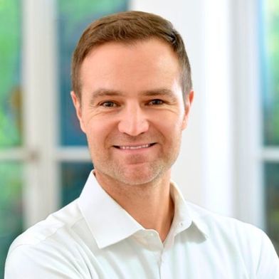 Es sei höchste Zeit für europäische Unternehmen den US-Clouds den Rücken zu kehren, sagt Ulrich Mauch von der Unternehmensberatung Microfin. Warum, verrät er im Interview. (Bild: Microfin)