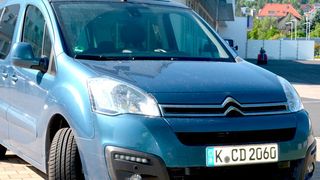 Der Citroën Berlingo hat Probleme mit der Motorhaubenbefestigung. (Seyerlein / »kfz-betrieb«)