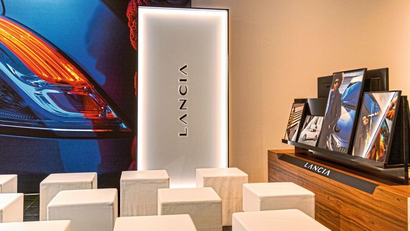 Kreative Köpfe beim Hersteller haben sich um ein exklusives Ambiente bemüht. (Bild: Stellantis)