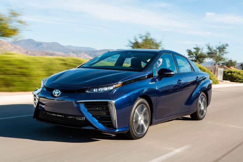 Kurz nach Hyundai brachte auch Toyota seinen Brennstoffzellen-Pkw, den Mirai, in Deutschland auf den Markt. (Toyota)