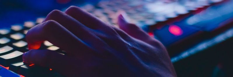 Bei E-Mail-Angriffen verschicken Hacker häufig Mails im Namen von bekannten Unternehmen wie Microsoft oder DHL.(Bild:  gemeinfrei // Unsplash)