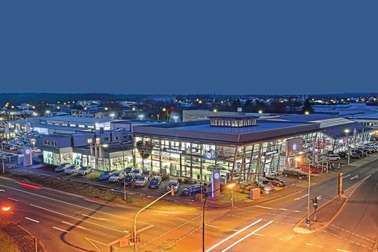 Großfusion im Jubiläumsjahr: Die Best-Auto-Familie in Mühlheim am Main hat sich mit einer Gruppe regionaler Händler zur Best Group zusammengeschlossen. Großfusion im Jubiläumsjahr: Die Best-Auto-Familie in Mühlheim am Main hat sich mit einer Gruppe regionaler Händler zur Best Group zusammengeschlossen.