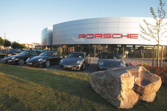 Ein Highlight in Kassel: Das neue Porsche-Zentrum der Glinicke-Gruppe. (Archiv: Vogel Business Media)