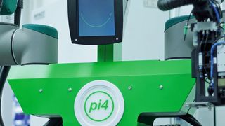 Mit freundlichem Gesichtsausdruck grüßt der workerbot3 seine Kollegen in der Fertigung und teilt ihnen visuell mit, wenn er ein Problem hat und Hilfe benötigt. (pi4 robotics)