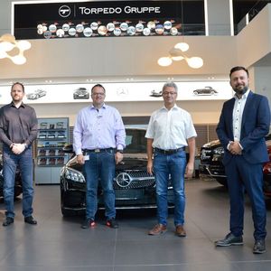 Die eigene Website als Online-Hub für Verkauf und Aftersales: Das Team der Torpedo-Gruppe präsentierte der Jury des Digital Automotive Awards 2020 das Onlineportal Torpedo Connect. Mit ihm ebnet sich das Unternehmen den Weg in den E-Commerce und in das Feld der Onlinetransaktionen.(Bild:  Achter/»kfz-betrieb«)