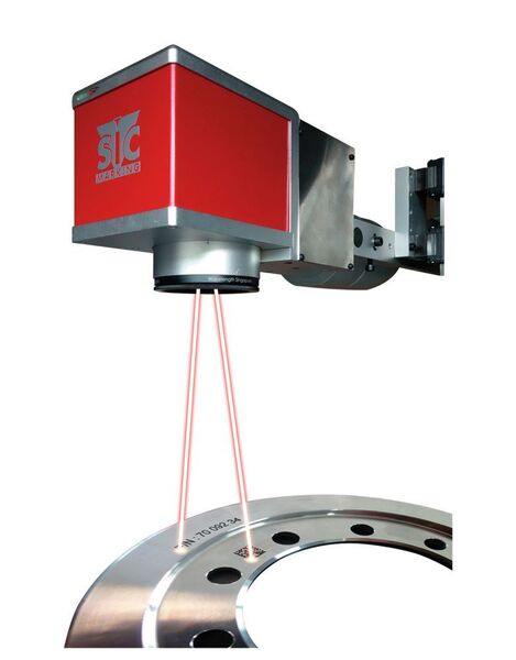 Dank einer flüssigen Linse kann der Multi-Level-Lasermarkierer von Sic Marking auf den Bauteilen Höhenunterschiede bis 80 mm bewältigen. (Sic Marking)